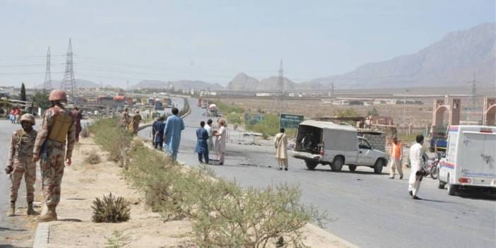 Pakistan'dan sıcak çatışma: 5 militan öldürüldü