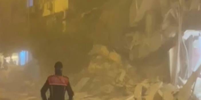 3 yıl sonra faciadan dönüldü: 6 Şubat’ta hasar alan bina yıkım sırasında çöktü