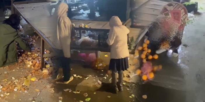 Manisa Turgutlu'dan utanç manzaraları: Pazar atıkları 'ekmek' oldu