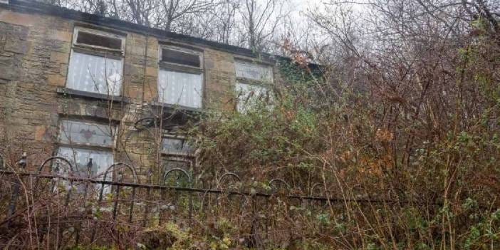 Yüzlerce kişinin yaşadığı köyden bir gecede kaçıp gittiler: Evlerinde perdeler bile asılı duruyor