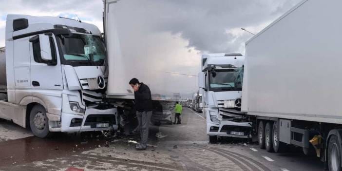 Bursa’da korkutan kaza! Tıra çarpan tankerin sürücüsü yaralandı