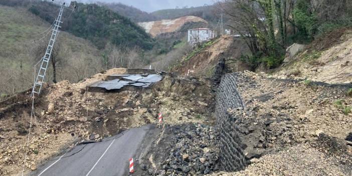 Ordu'yu sağanak vurdu! Tokat'a bağlanan yol çöktü