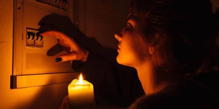 İzmir'de 18 ilçede 44 kesinti, 8 saati bulacak! Çeşme karanlığa büründü!