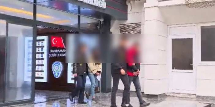 Polis olduklarını söylediler! Dolandırıcılar kadının altın ve dolarlarını çaldı
