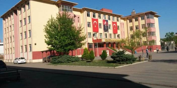 İstanbul'daki lisede dehşet: Yaralı öğretmen hayatını kaybetti!