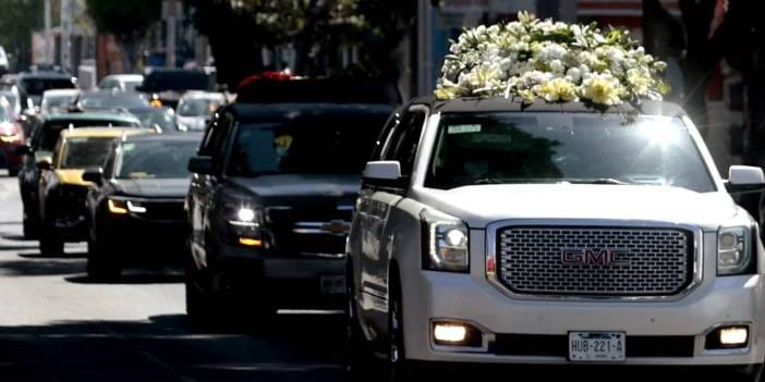 Meksikalı kartel lideri, altın tabutla gömüldü!