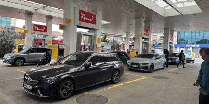 Akaryakıt istasyonlarında zam kuyruğu oluştu!