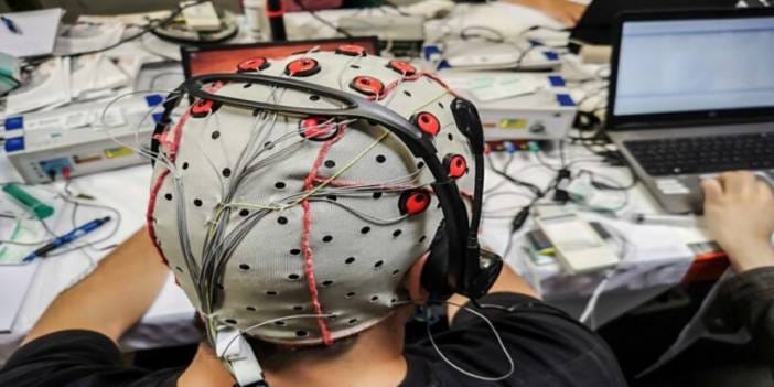 Çin beyinle bilgisayarı birleştirdi: Felçliler 3 yıl içinde yeniden hareket edebilecek