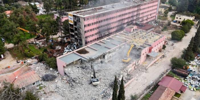 Adana'nın 86 yıllık hastanesinde yıkım başladı