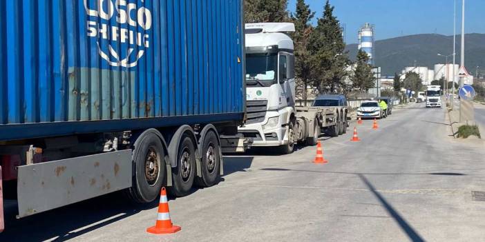 İki TIR'ın arasında kaldı: Hayatını kaybetti!