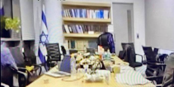 İran saldırdı İsrail güvenlik kabinesi sığınaklara kaçtı: O an kameraya yansıdı