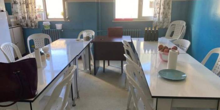 Müdürün çay odasındaki kırmızı koltuk sevdası dillere destan oldu: Oturan yanar