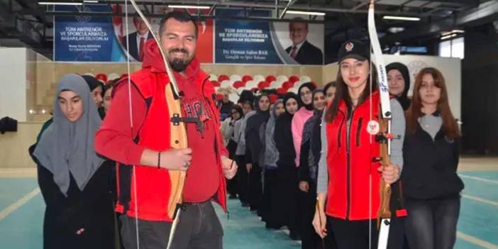 Muş'ta 322 kız öğrenci okçuluğa başladı