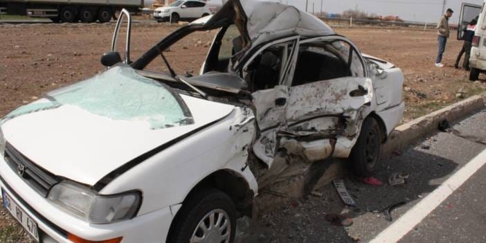 Kavşakta can pazarı: Araçlar hurdaya döndü