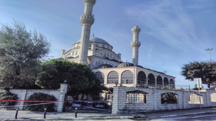 Minaresi yıkılan cami mühürlendi