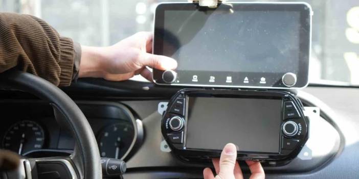 Son dakika | Bakanlık araçlara ekran yasağında geri adım attı