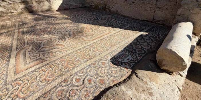 Antalya’da 3 bin yıllık antik kentte “Kıskananlar çatlasın” yazılı mozaik bulundu