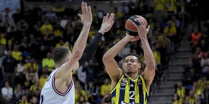 Fenerbahçe sahasında hata yapmadı: Liderliğini sürdürdü