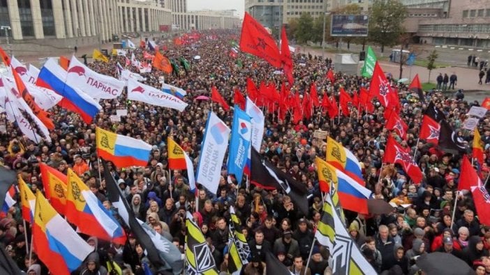 Büyük protesto! Muhalifler meydanlara indi... 