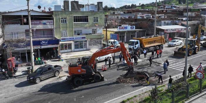 Diyarbakır-Silvan kara yolu çöktü!
