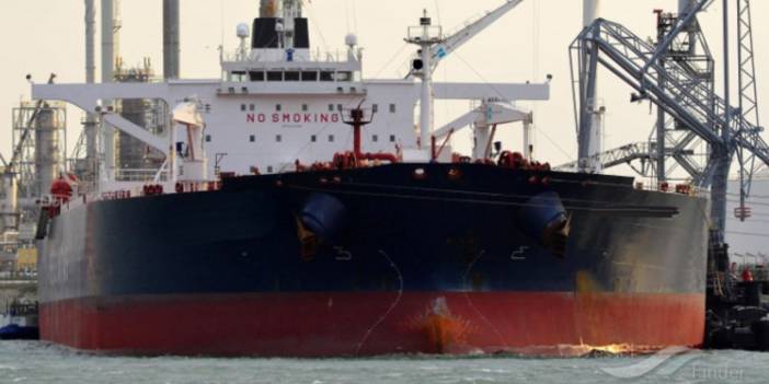 Türk sahipli petrol tankerine çifte saldırı! İstanbul Boğazı'na 26 kilometre kala ateş açtılar