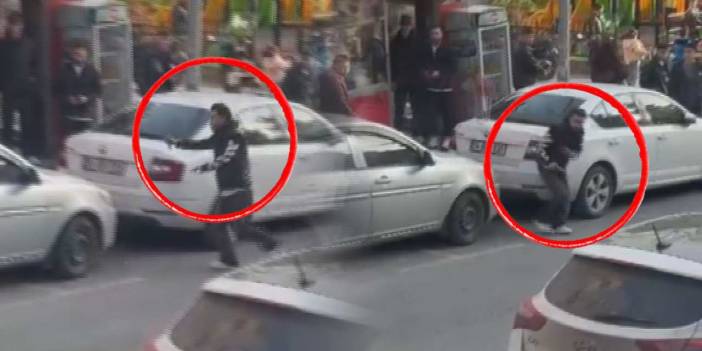 Bıçaklı saldırgan dehşeti kamerada! Rastgele etrafına saldırdı