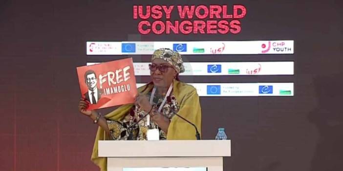 Dünya sosyalistleri adına 'İmamoğlu'na Özgürlük' pankartını kaldırdı! "Umudu örgütlemek gerekiyor"