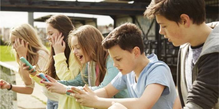 O ülke de yasakladı! 16 yaş altı sosyal medyaya giremeyecek