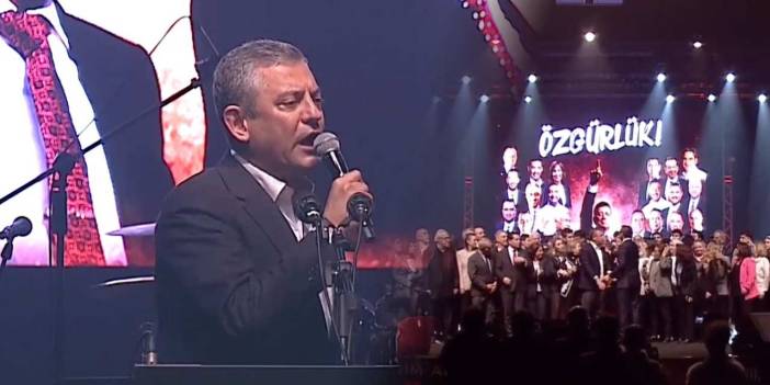 Özgür Özel “Darbeciler gidecek” diyerek on binlere seslendi! “Yargı cübbeleri ile milletin karşısına dikildiler”