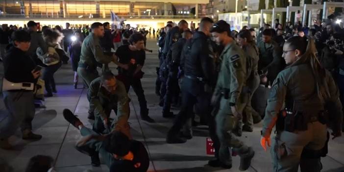 İsrail'de savaş karşıtı protestoya polis müdahalesi: 18 gözaltı