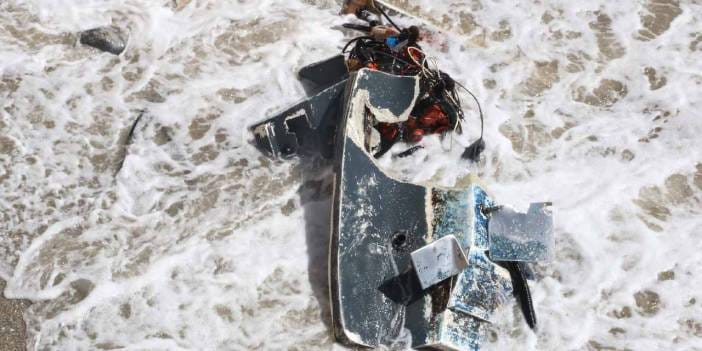 Balıkçı teknesi alabora olup parçalandı: Yüzerek kıyıya ulaştılar