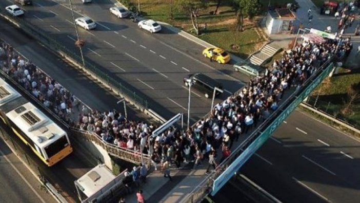 İmamoğlu talimat verdi! Metrobüs yoğunluğunu azaltmak için İETT'den yeni çalışma...