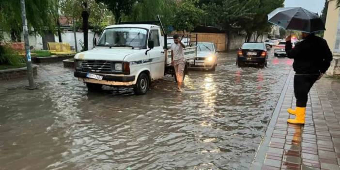 Meteoroloji 'çok kuvvetli olacak' deyip yağmurun başlayacağı saati verdi