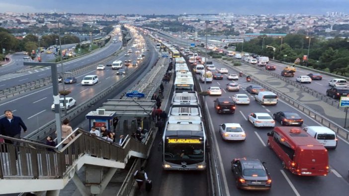 Metrobüsten yıllık 941 milyon TL gelir