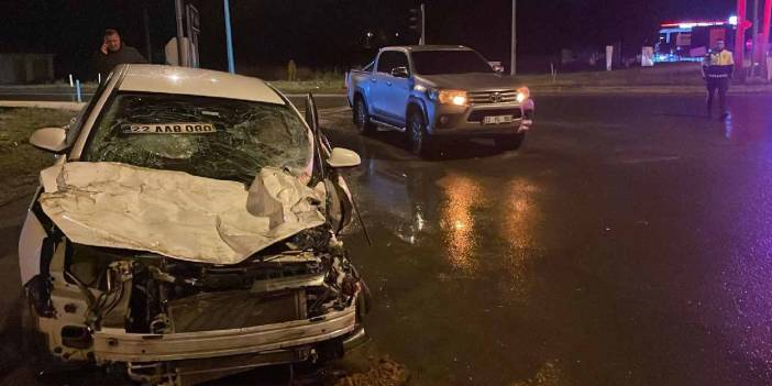 Edirne'de TIR, kamyonet ve otomobil birbirine girdi