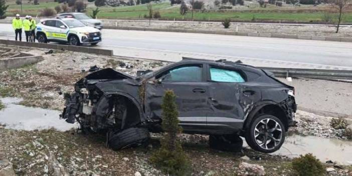 Yağmur kazayı beraberinde getirdi: Araç kontrolden çıktı takla attı