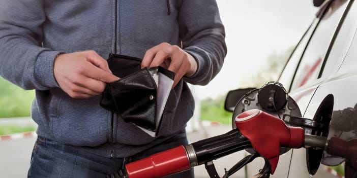 Tarihi zam pompalara yansıdı: Motorin 90 TL'ye dayandı