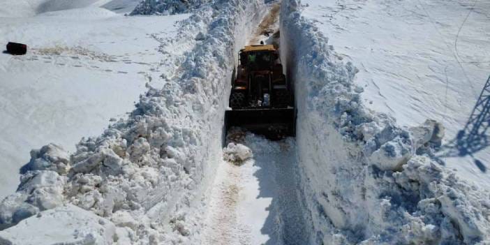 6 metrelik kar duvarlarını böyle delip geçtiler