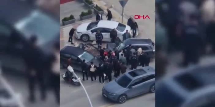 Direksiyon kontrolünü kaybetti sokağı birbirine kattı