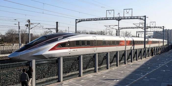 Çin'den dünyanın en hızlı treni geliyor: Toz yutturacak