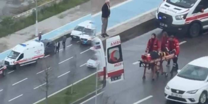 3 aracın birbirine girdiği feci kazada 2 yaralı!