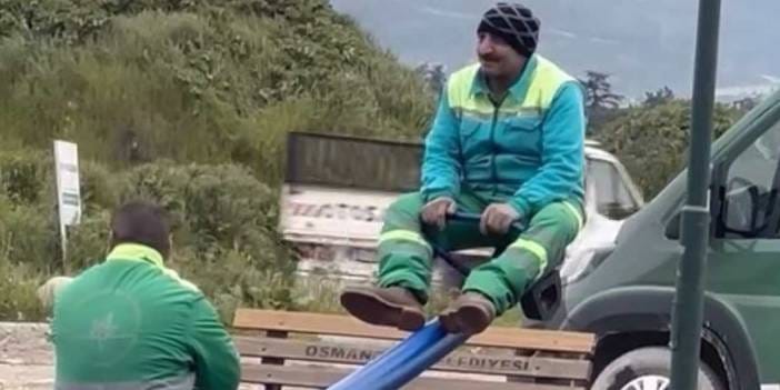 Mola verdiler, çocukluğa döndüler: Temizlik işçileri tahterevallide eğlendi