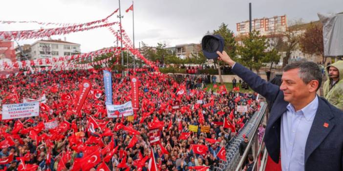 Özgür Özel, Akın Gürlek'e memleketinden seslendi: Mehmet Murat Çalık'ın anası da var onu görüyor musun?