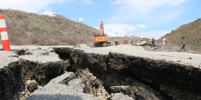 Hakkari'de dehşet veren görüntüler: Kara yolu kapatıldı