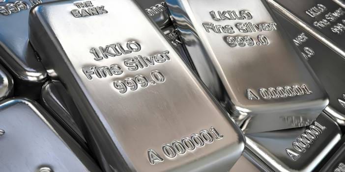 Gümüş yeni eşiği gördü, köşeden döndü