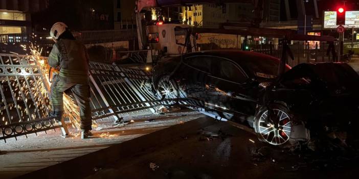 Şişli'de lüks araç kazası: Yaralılar var