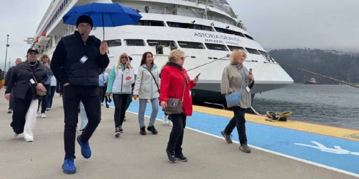 Rusya'dan yola çıktı Amasra'ya geldi: Yüzlerce turist limandan ayrıldı