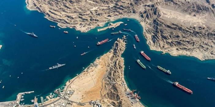 Son Dakika | Hürmüz Boğazı'nda sıcak anlar! Trump: İran bayraklı gemiyi vurduk