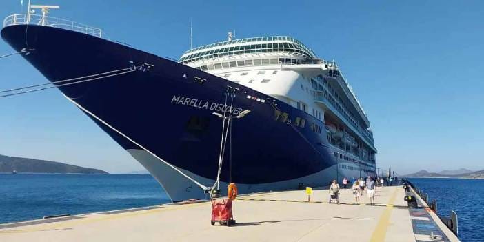 264 metrelik dev gemi ilçeye 1752 turist getirdi