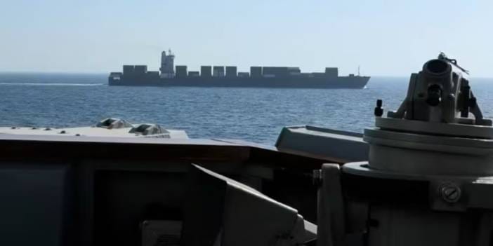 İran ABD savaş gemilerini İHA’larla vurdu